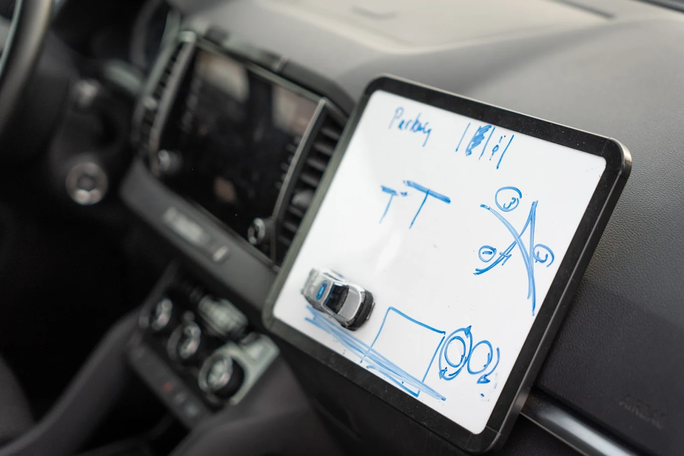 Whiteboard-tablet i Libbers skolevogn til manøvreøvelser